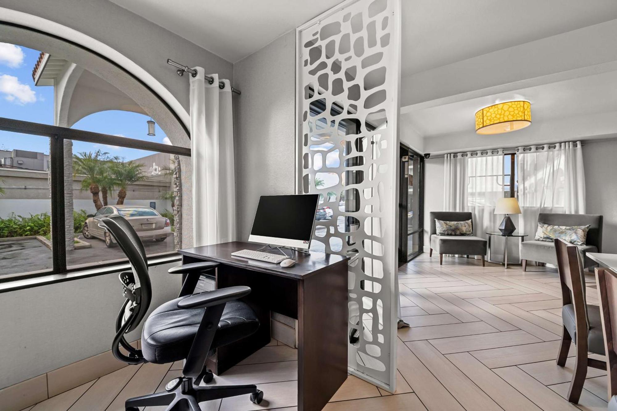 Best Western Los Alamitos Inn & Suites Экстерьер фото